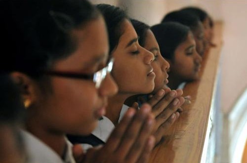 الهندوس الأصوليّون يمنعون بناء كنيسة كاثوليكيّة الأقليّات المسيحيّة في خوف دائم