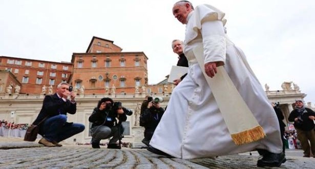 البابا يجيب على أسئلة الصحفيين على متن الطائرة البابوية في طريق عودته إلى روما