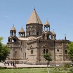 كاتدرائية أم اتشميادزين في أرمينيا تعود الى عام 301