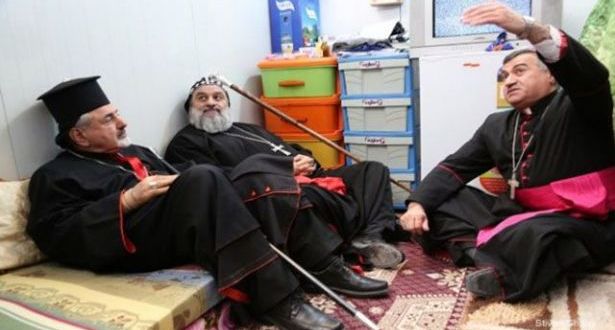 البطريركان يونان وأفرام تفقّدا النازحين في كردستان