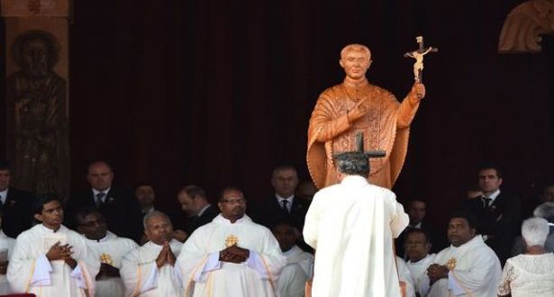 البابا أحيا قداساً أمام مليون شخص في كولومبو أعلن قديساً سري لانكياً أوّل وزار جبهة حرب سابقة