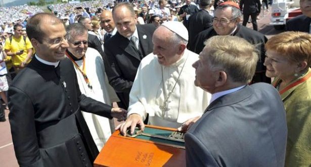 البابا حمل إلى ساراييفو دعوة للسلام: قرار وشيك في شأن ظهورات ميديغوريه