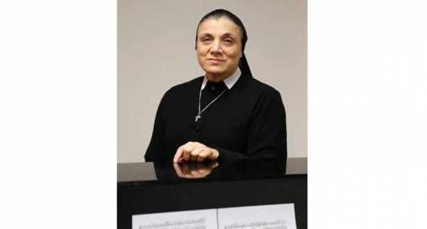 الراهبة اللبنانية الفرنسية ماري كيروز: الإنشاد الديني سلاح وحيد بوجه السلاح