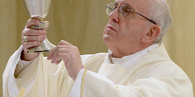البابا فرنسيس: عبادة المال تتسبَّب بموت العديد من الأطفال من الجوع