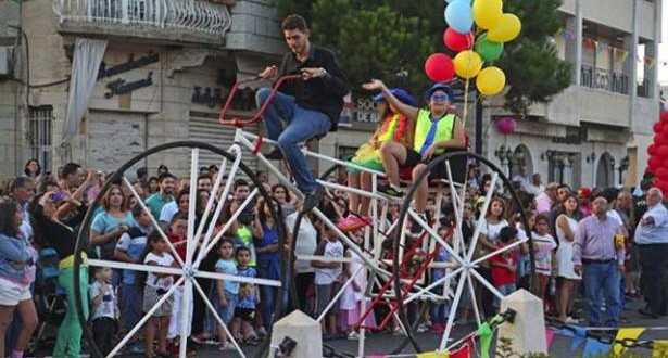 مهرجان عيد المغتربين في ضهور الشوير عروض راقصة وسيارات مرمزة وقديمة