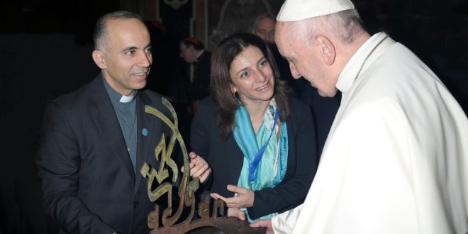 مؤسسة أديان قدمت رمز التضامن الروحي للبابا فرنسيس ودعته لزيارة لبنان