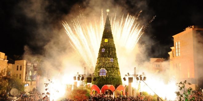 إضاءة شجرة الميلاد وزينة العيد في جبيل وكلمات أكدت أن المدينة ستبقى مثالا للعيش المشترك