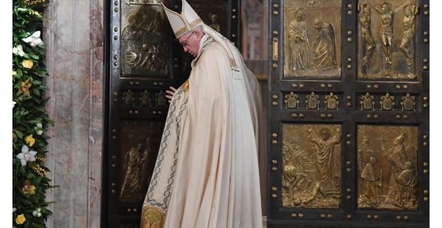 البابا فرنسيس يختتم يوبيل الرحمة ويغلق الباب المقدّس في بازيليك القديس بطرس