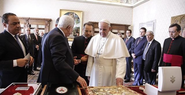 البابا فرنسيس يستقبل الرئيس الفلسطيني محمود عباس. بيان دار الصحافة الفاتيكانية