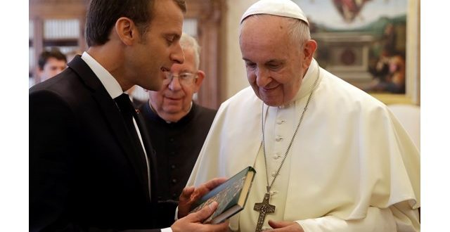 البابا فرنسيس يستقبل الرئيس الفرنسي ماكرون