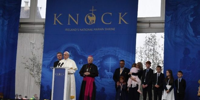 البابا فرنسيس يزور مراز نوك المريمي ويتلو صلاة التبشير الملائكي