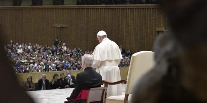 البابا فرنسيس يستقبل حجاجًا من السلفادور
