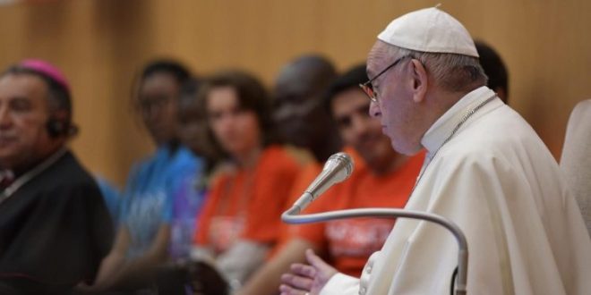 البابا فرنسيس يستقبل المشاركين في لقاء دولي لمسؤولي راعوية السجون