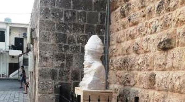 تمثال للبطريرك عميرة في زغرتا هدية من لجنة احياء التراث الاهدني