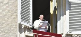 البابا فرنسيس يتلو صلاة التبشير الملائكي ويتحدث عن “نَعم” مريم وتواضعها