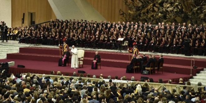 البابا فرنسيس يستقبل المشاركين في اللقاء الدولي الثالث للجوقات
