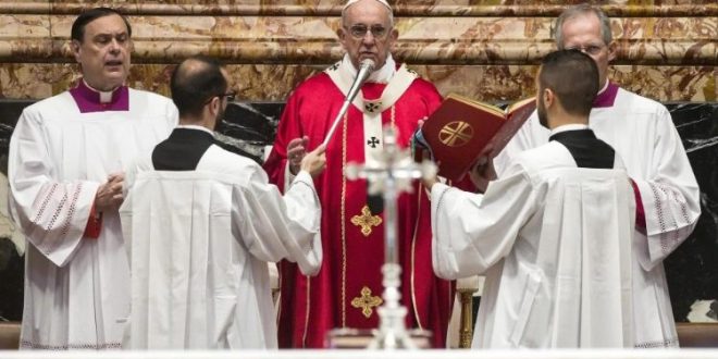 البابا يحتفل بالقداس على نية الكرادلة والأساقفة الذين رحلوا خلال هذا العام