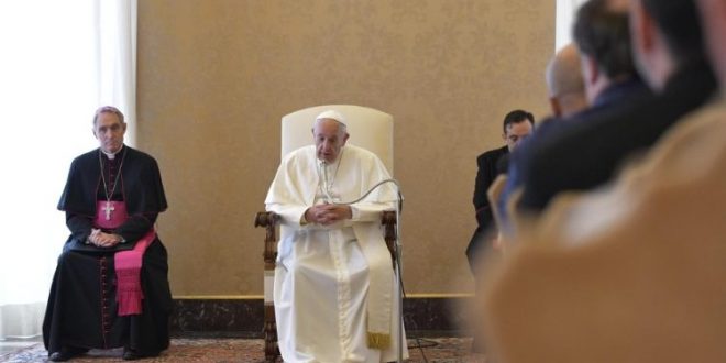 البابا يلتقي جماعة المعهد الدولي لليسوعيين في روما