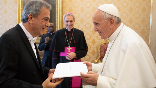 البابا فرنسيس يتسلّم أوراق اعتماد سفير لبنان في الفاتيكان