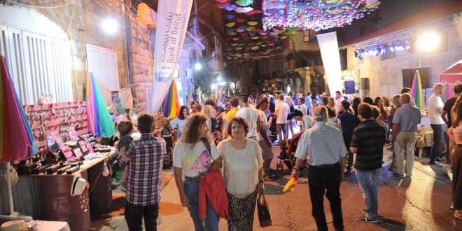 اقبال سياحي مميز على مهرجان الزهور في حصرون