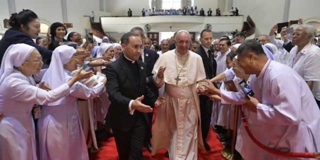 البابا فرنسيس يلتقي الكهنة والرهبان والمكرسين والمكرسات والإكليريكيين ومعلمي التعليم المسيحي في تايلاند