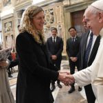 البابا فرنسيس يستقبل المشاركين في لقاء ينظّمه معهد الحوار بين الأديان في الأرجنتين
