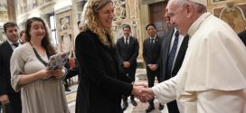 البابا فرنسيس يستقبل المشاركين في لقاء ينظّمه معهد الحوار بين الأديان في الأرجنتين