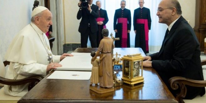 البابا فرنسيس يستقبل رئيس جمهورية العراق