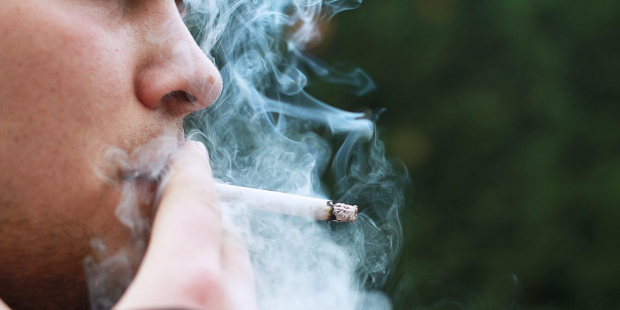 هل من علاقة تربط بين التدخين والجنون؟