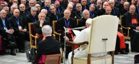 البابا فرنسيس: السينودس يدعونا لنكون كنيسة تسير بفرح وتواضع