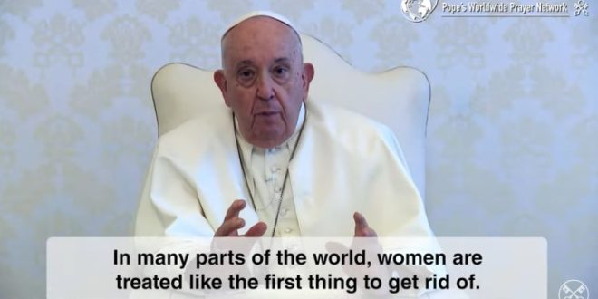 البابا فرنسيس يصلّي من أجل دور النساء