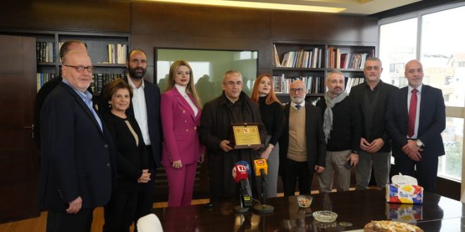 الأب ميشال عبود مكرَماً من مجموعة “صوت كل لبنان” VTV و “أخبار البلد”: الإعلامي الأول هو يسوع المسيح كلمة وصورة الله